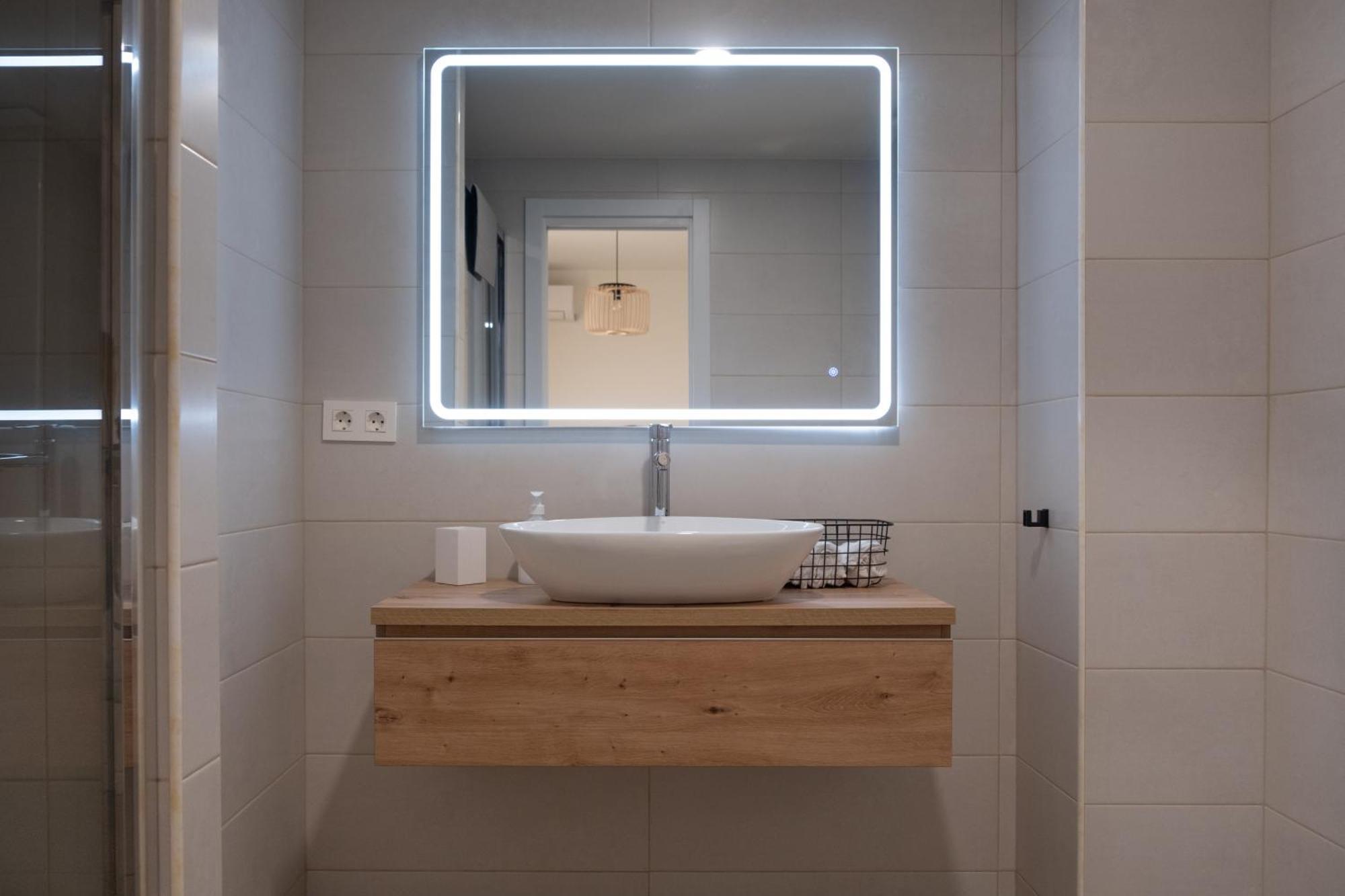 Victoria'S Home Modern And Cosy 2 Bedroom Apartment มาลากา ภายนอก รูปภาพ